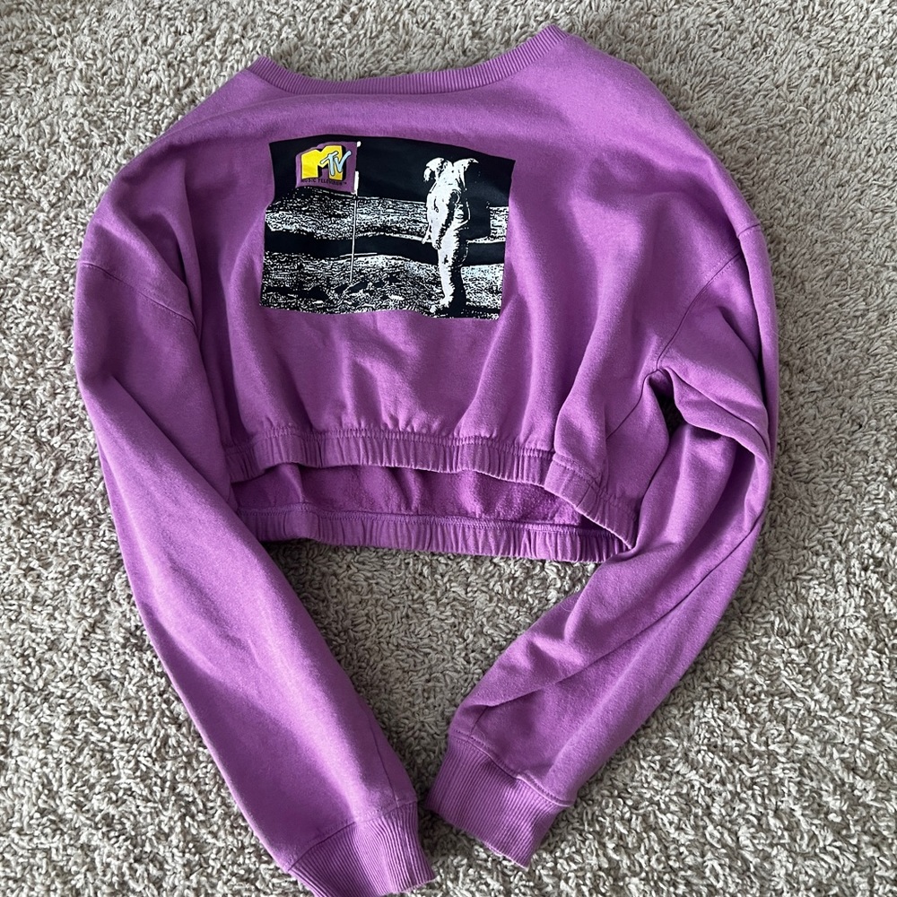 MTV Man on the moon cropped long sleeve